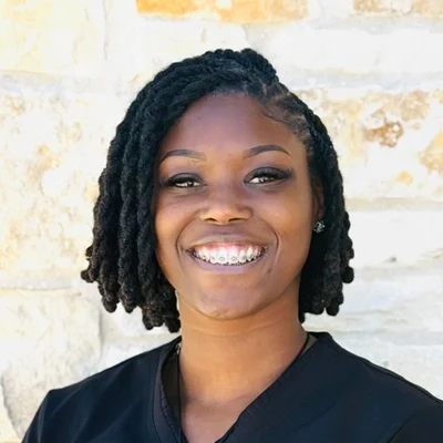 Chiropractor Jarrell TX Shaquita Kelly Meet The Team Shaquita Kelly smiling.